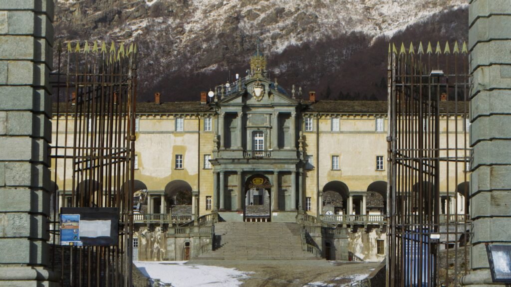 Camino al Santuario de Oropa - Guía Completa: Historia, Consejos y Cómo Llegar 3 DSC0124 curves gradient subtle